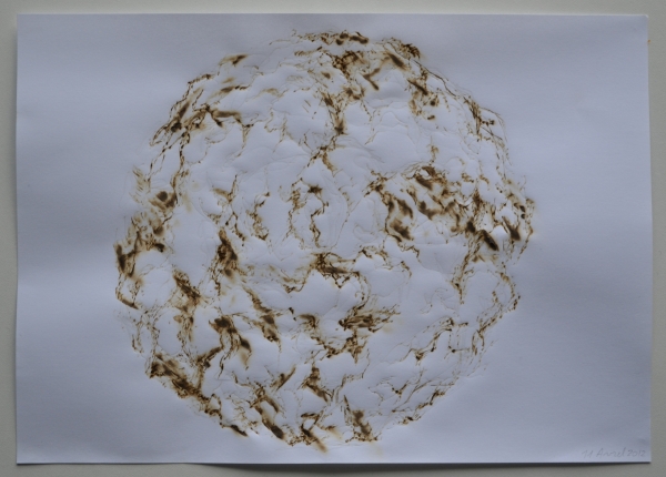 Mappemonde Feu, pyrogravure sur papier blanc, 21 x 29,7 cm